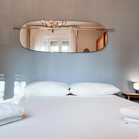 Isola Trendy Retreat - Large Flat, Apartment *