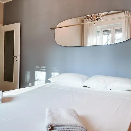 Isola Trendy Retreat - Large Flat, Milan