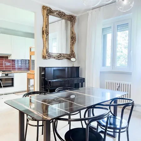 Isola Trendy Retreat - Large Flat, Apartment Milan
