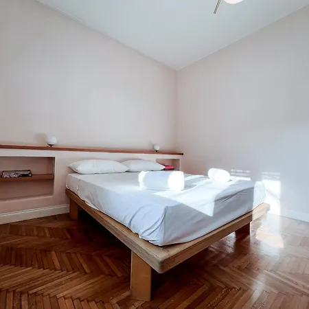 Isola Trendy Retreat - Large Flat, Milan