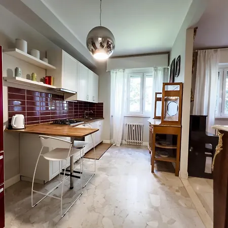 Isola Trendy Retreat - Large Flat, Milan
