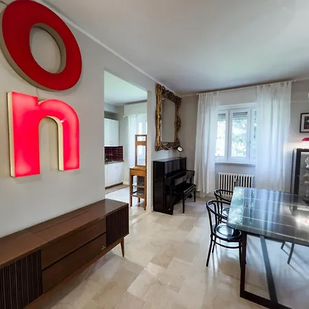 Apartment Isola Trendy Retreat - Large Flat,